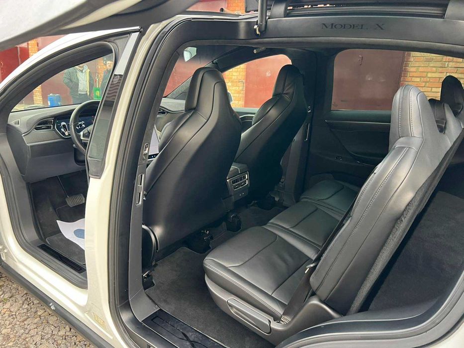 Tesla X 90 батарея. Не була в дтп пошкоджена батарея замінено на нову