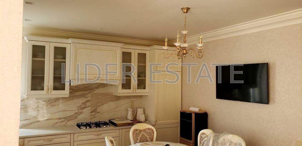 Продаж 2-поверхового таунхауса в Ужгороді: 3 кімнати, 150 м², 3 сотки!