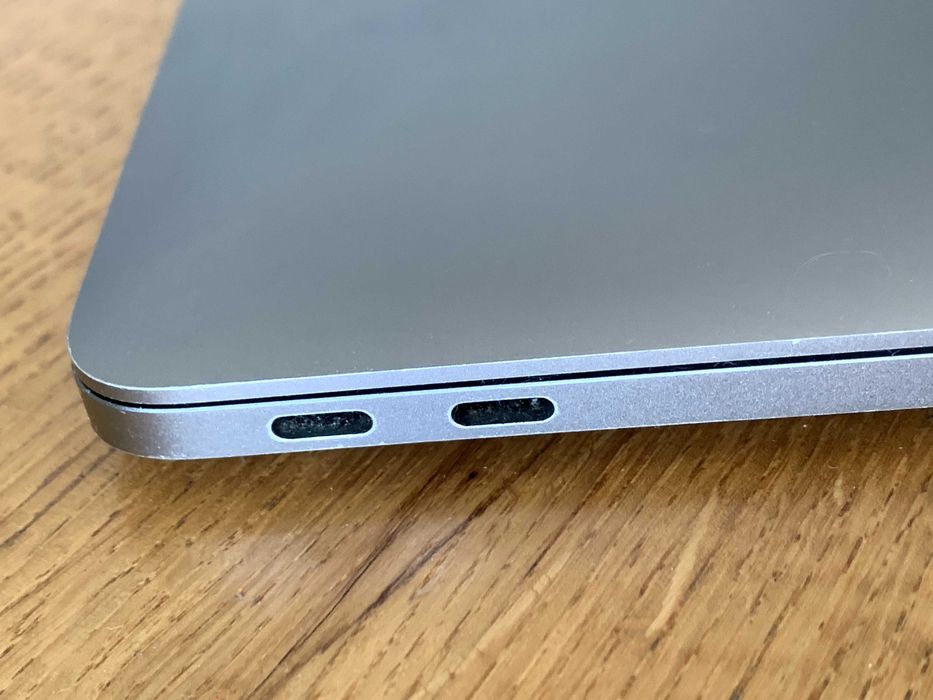 Apple macbook pro  2017 13,3  i5 2,3ghz ram8gb ssd256gb