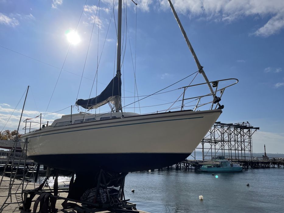 Яхта парусная Jaguar 27