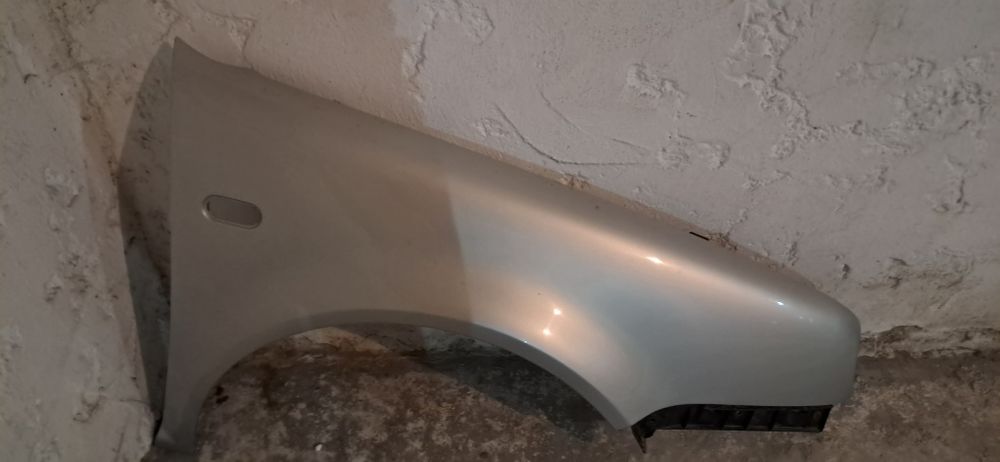 Guarda Lamas Direito VW Golf IV