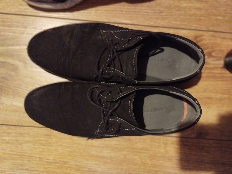 Buty  sportowe i Buty wyjściowe Cena 25 zł za parę