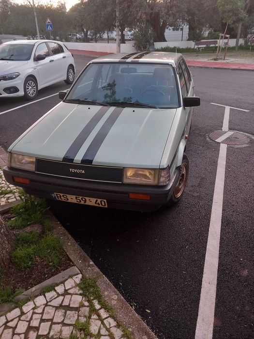 Toyota sedan E80, 1300cc, 1983, com inspecção e documentação em dia