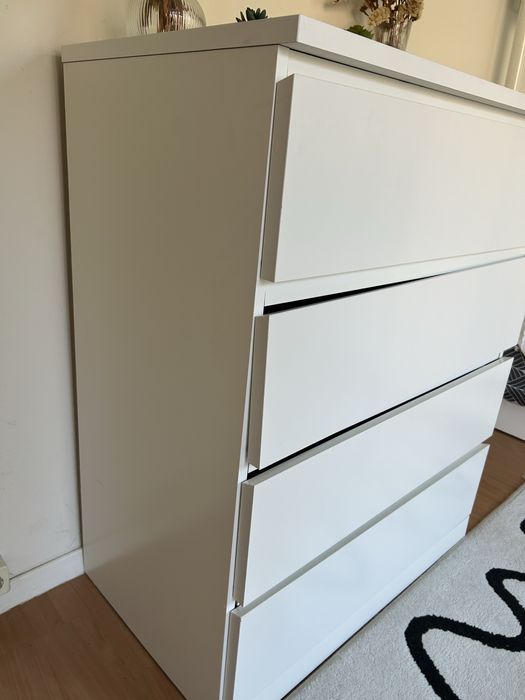 Cómoda branca Ikea 4 gavetas