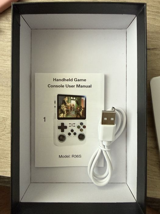 R36S консоль / емулятор / геймпад