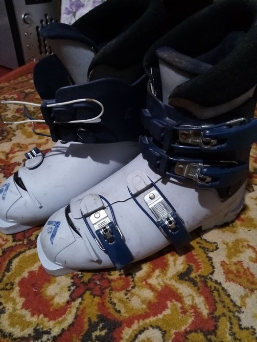 Лыжные ботинки...