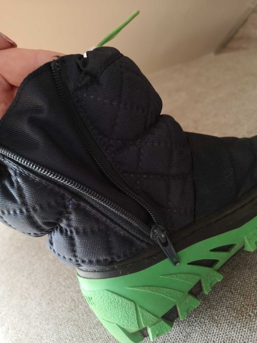 Buty śniegowe dla chłopca w rozmiarze 25-27 firmy Bartek