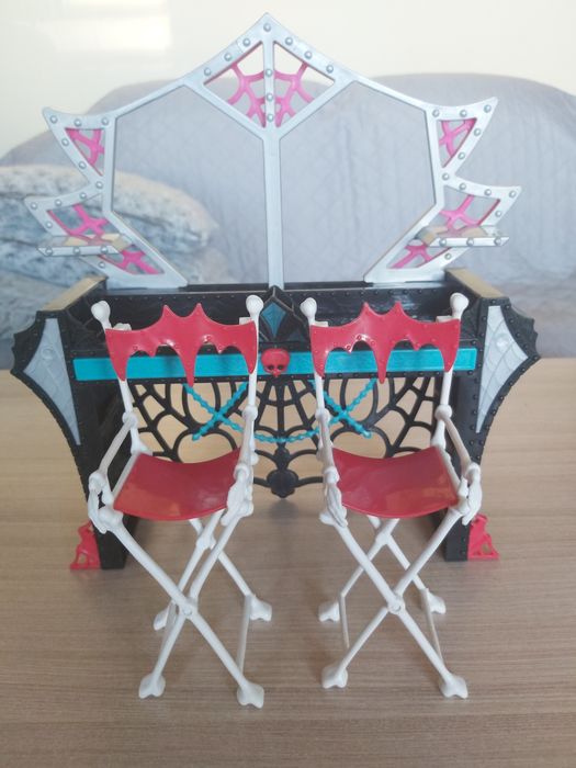 Mebelki Monster High