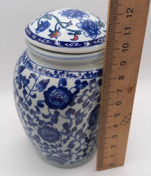 Чайниця. Банка для чаю.