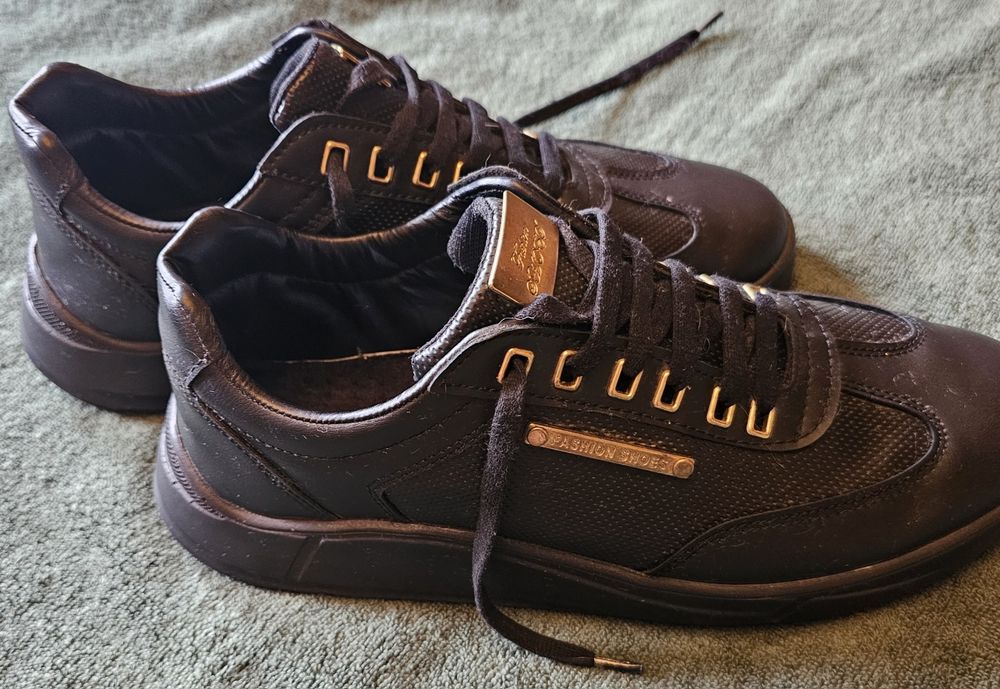 Buty czarno złote rozmiar 42