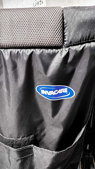 Cadeira de rodas manual Invacare – dobrável e funcional