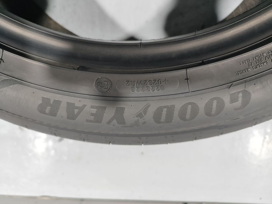 2 pneus semi novos 215-50R18 Good year - Oferta dos Portes