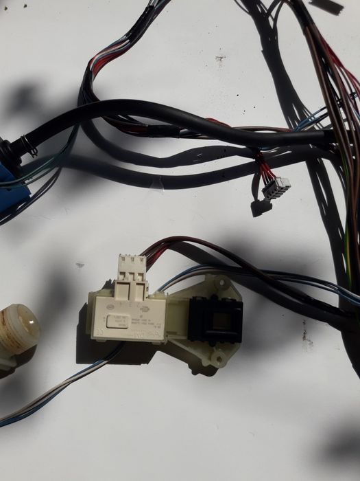 Запчасти " indesit " ,двигатель и комплектующие.