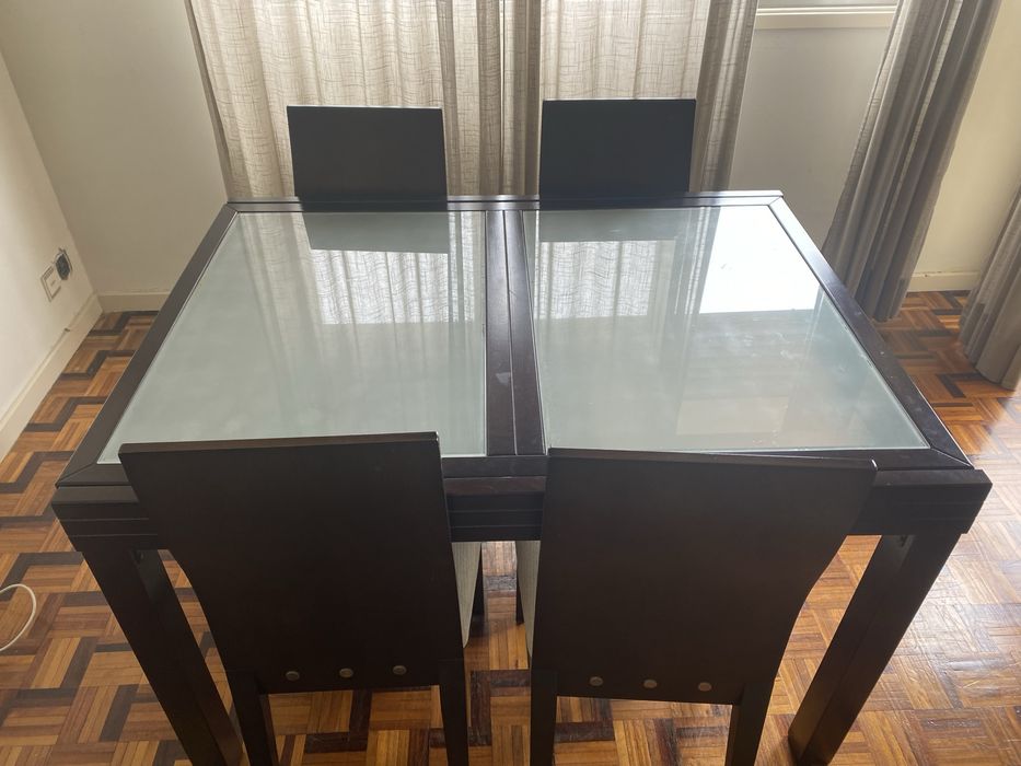 Mesa extensivel mais cadeiras