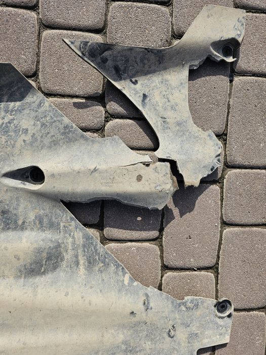 Захист заднього двигуна Tesla Model Y.