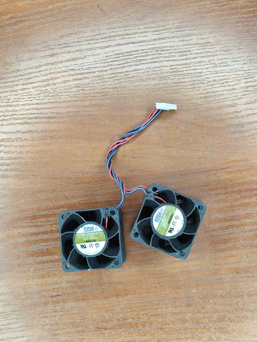 Серверний вентилятор AVC DB04028B12U (40x40x28 мм) — 12V / 4-wire PWM