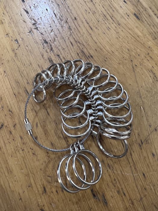Medidor de Anéis Profissional em Metal (Escala UK/AZ)