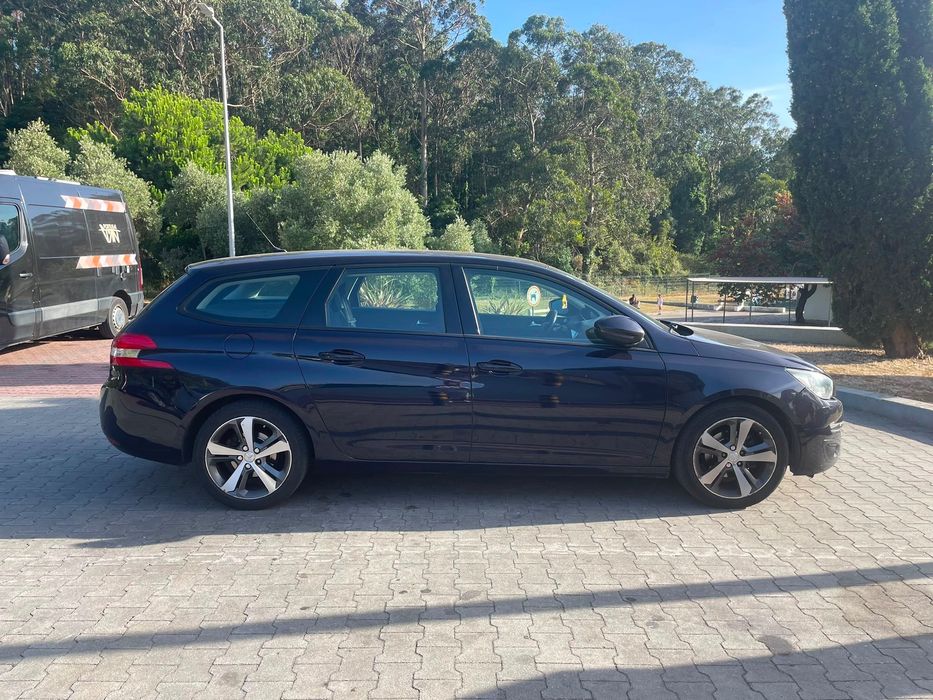 Vendo Peugeot 308 SW 1.6 BlueHDi de 120cv, caixa manual de 6 velocidades.