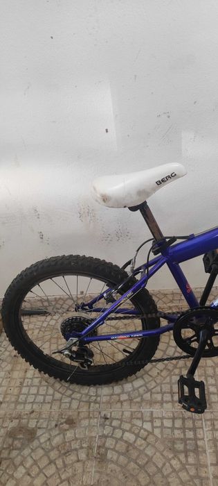 Bicicleta em bom estado.  Roda 20 e mudanças