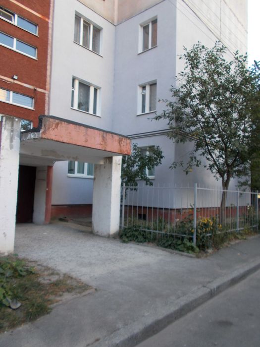 Продам 4-х кімнатну кв-ру 84 м2 на 2\9 поверху, серії ЧН пр-т Перемоги м Чернігів