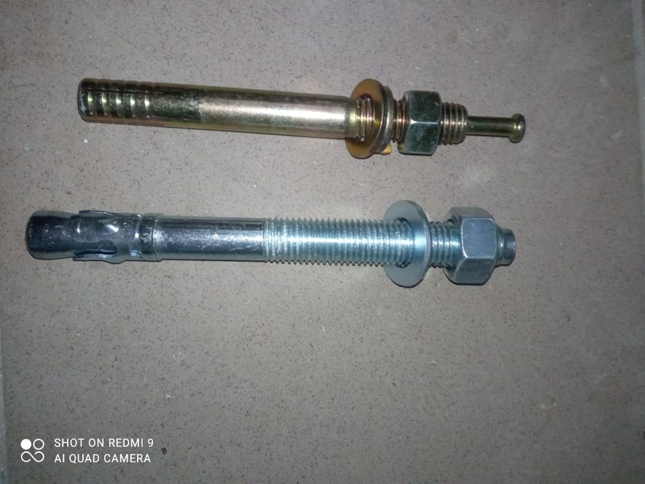 Анкерна шпилька для автомобільного підйомника