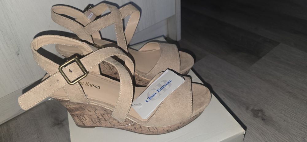 Nowe sandały Clara Barson rozmiar 39 kolor beżowy