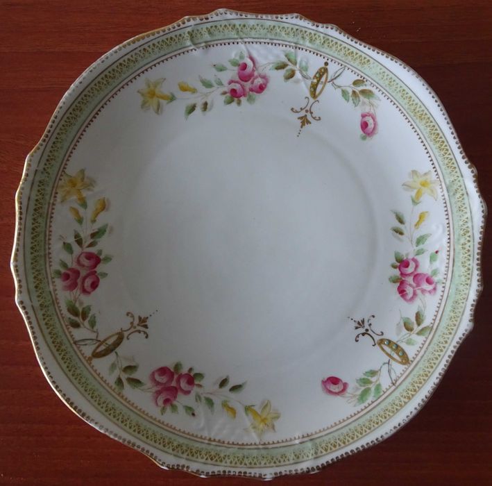 Prato de Cerâmica Decorativo Com Relevo - (+ de 50 Anos)