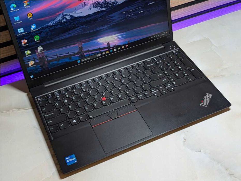Lenovo ThinkPad E15 G2 | FullHD | i5-1135G7 8GB DDR4 256GB SSD W11 US LED