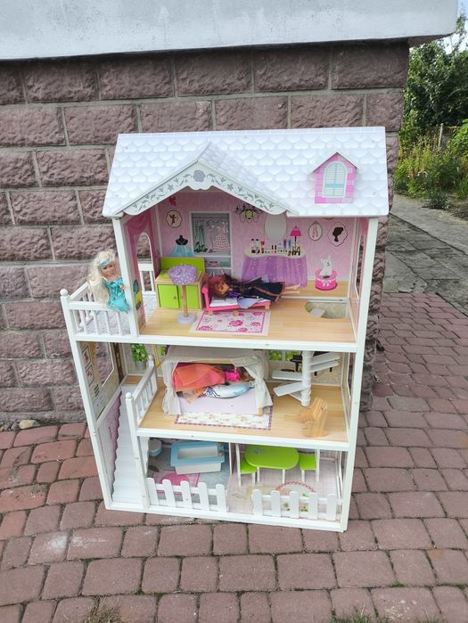 Duży domek dla lalek