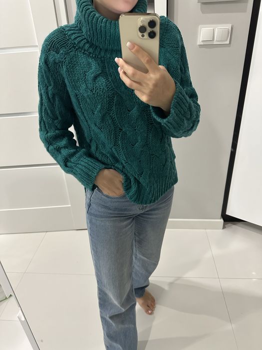 Zielony sweter z golfem