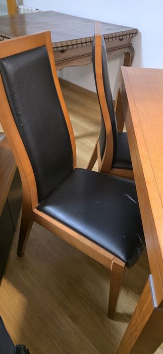 Conjunto de mesa de jantar e cadeiras