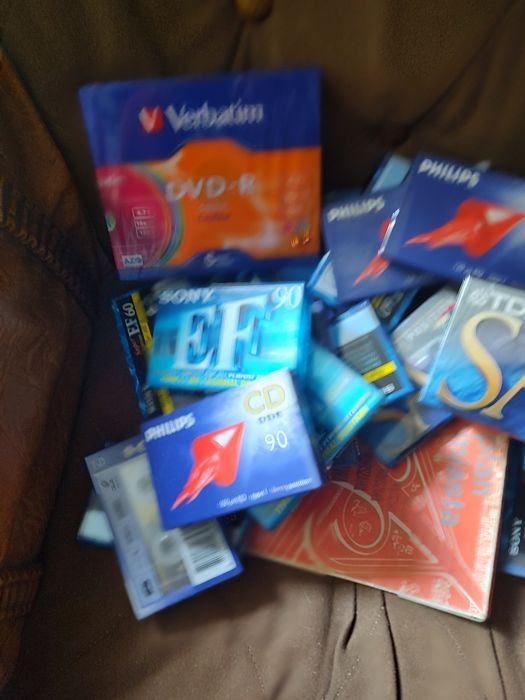 Płyty CD kasety magnetofonowe