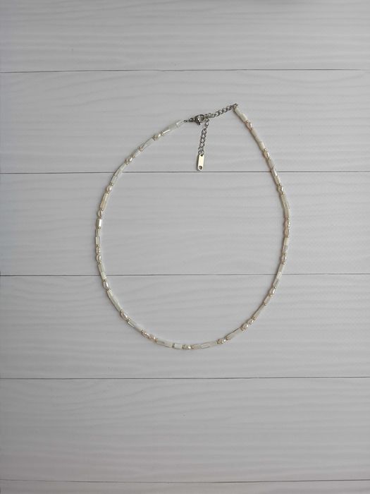 Biały naszyjnik z masy perłowej