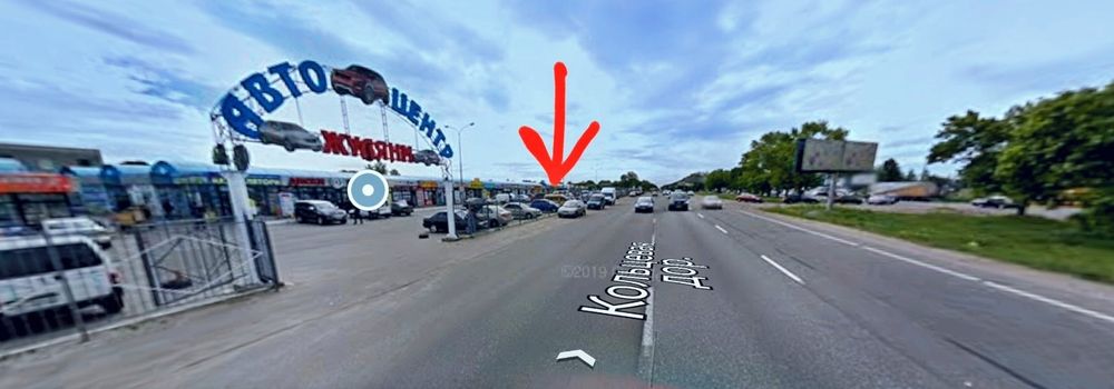 Фасадна ділянка біля авторинку Жуляни