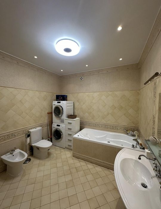 Пер.Мукачевский, Шикарная 3 комнатная квартира возле моря с паркингом