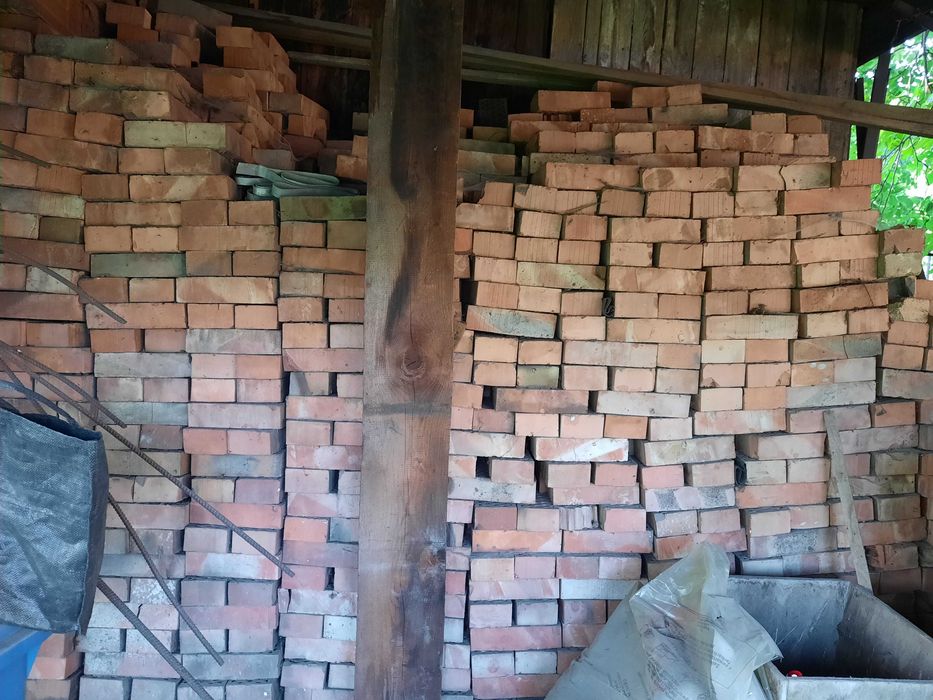 Cegła kratówka dziurawka