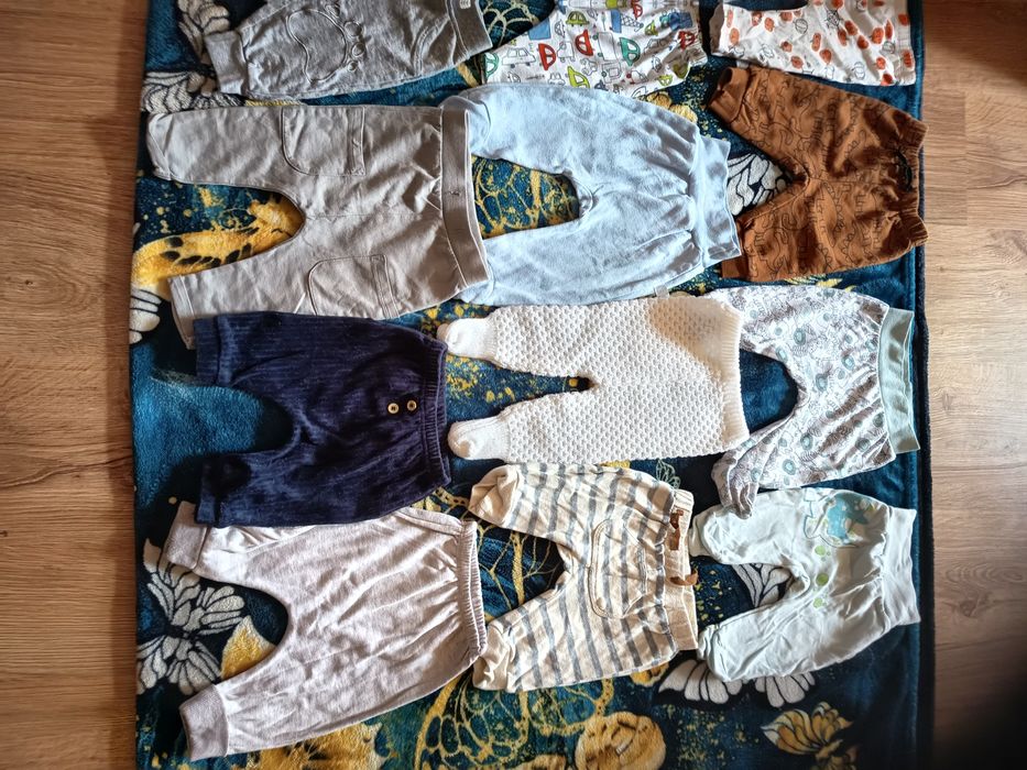 Spodnie i pół śpiochy.