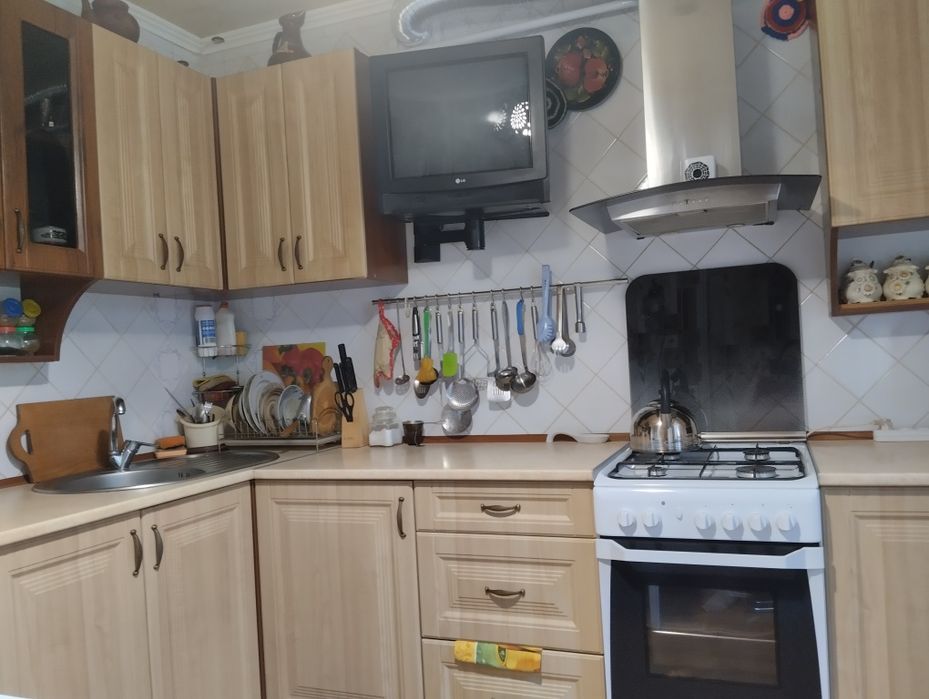 Здаю кімнату у квартирі охайній дівчині або жінці. Комуналка врахована