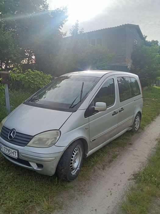 Автомобіль mercedes-benz