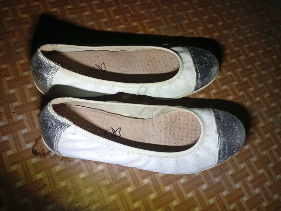 Білі туфлі-човники capriсе