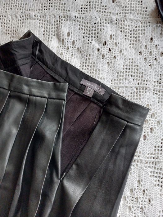 Чорна спідниця всередині утеплена