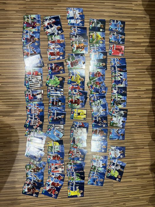 Karty piłkarskie z wielu edycji