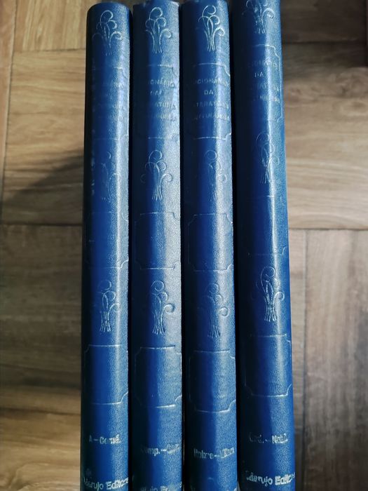 Dicionário de literatura portuguesa (4 volumes)