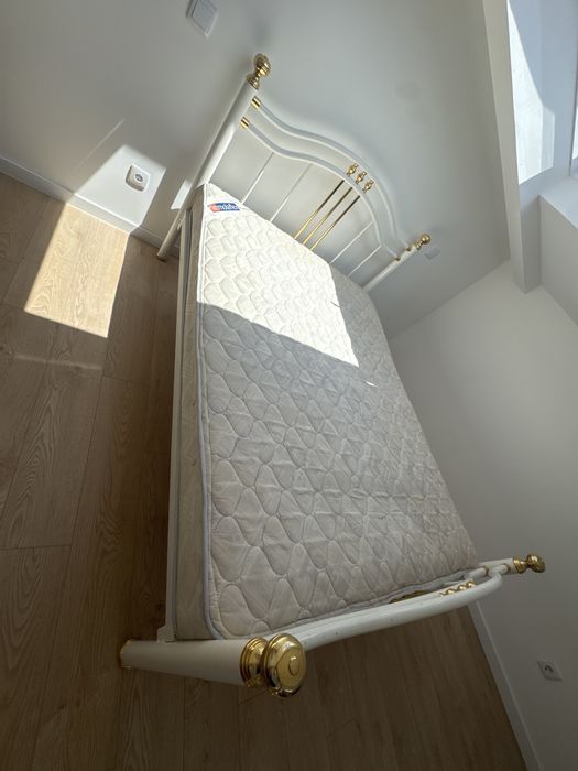 Vendo cama + colchao.