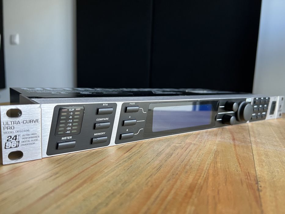 Equalizador Behringer DEQ2496 Ultra-Curve Pro EQ - bom estado