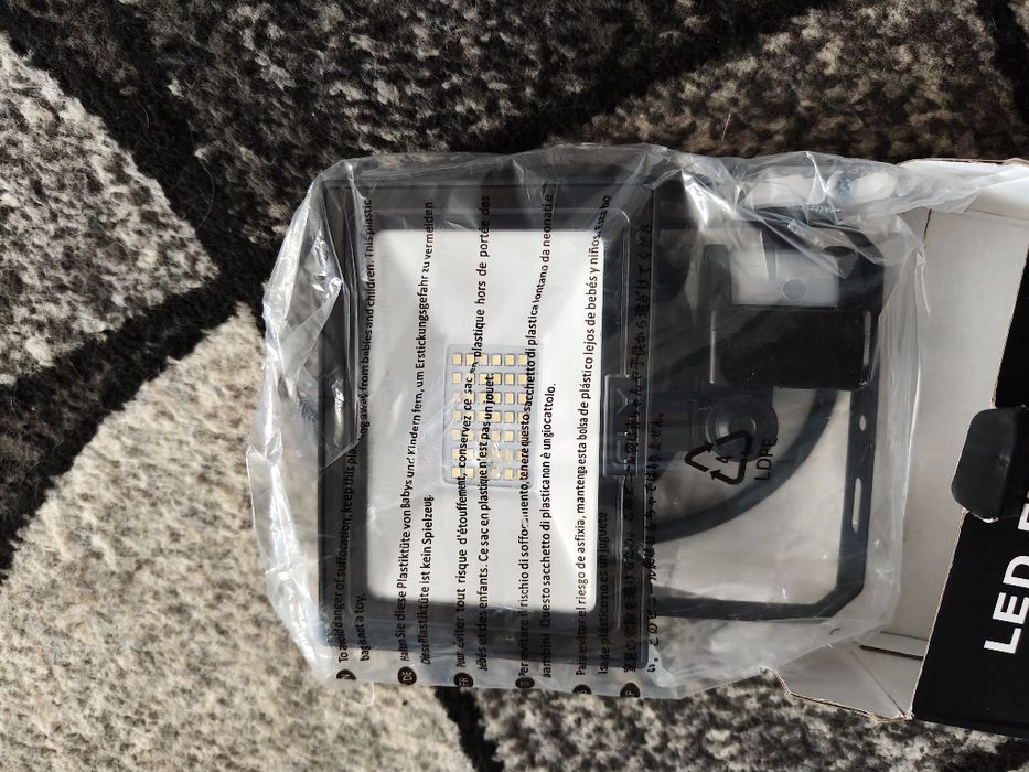 Lampa LED z czujnikiem ruchu