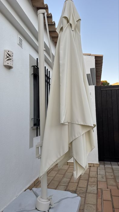 Guarda-Sol de Jardim com Base – Branco/Bege