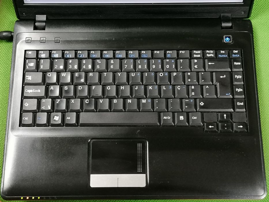 Portátil Insys com webcam e carregador - Windows 10