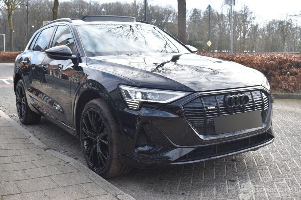 Audi e-tron S LINE bezwypadkowy