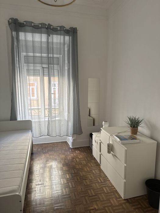 Alugo quarto para estudantes arroios